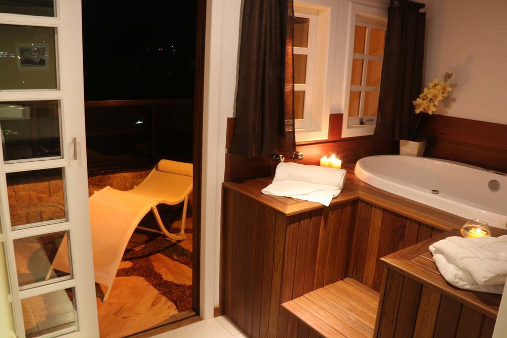 Quarto Duplo com Terraço e Banheira de Hidromassagem